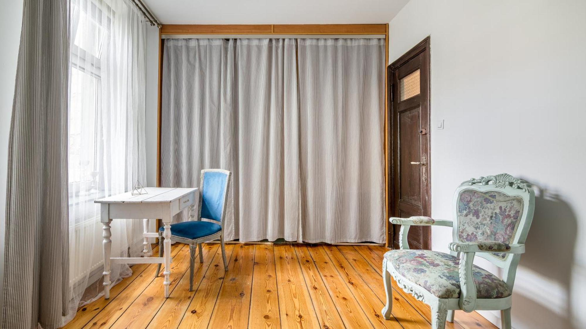 Citystay Retro 5 Min Plaza! *