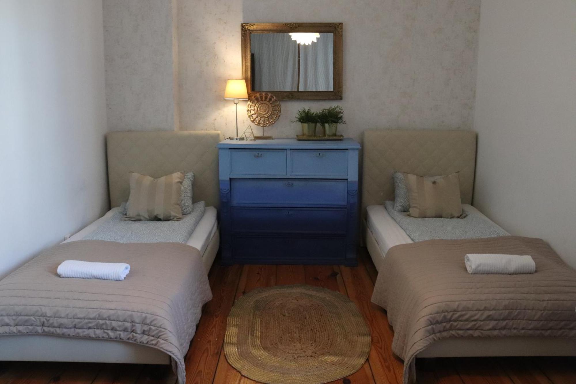 Citystay Retro 5 Min Plaza! Homestay