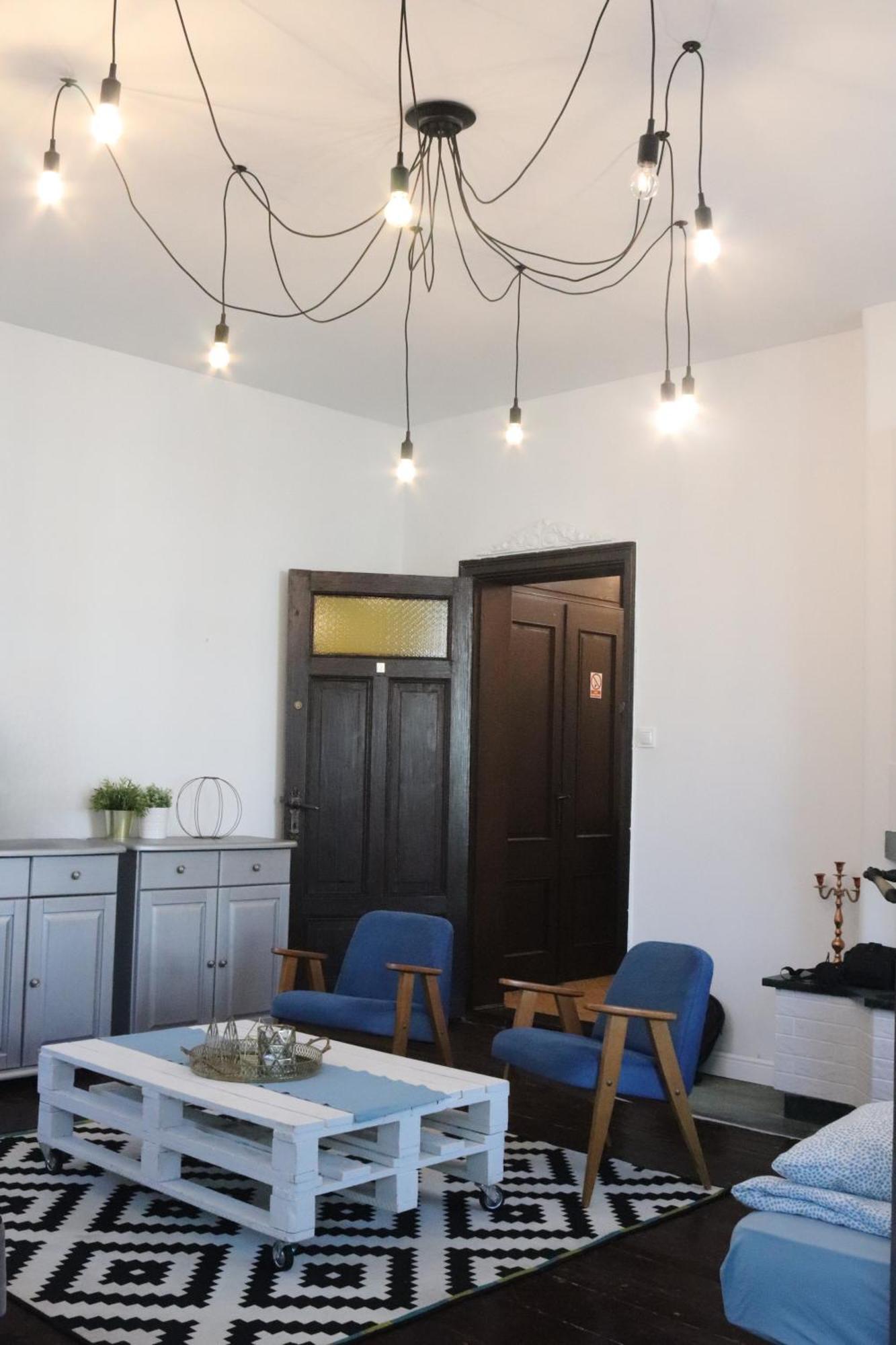 Citystay Retro 5 Min Plaza!