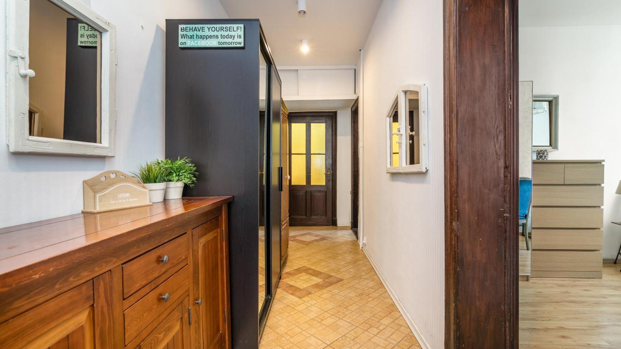 Citystay Retro 5 Min Plaza! Homestay *