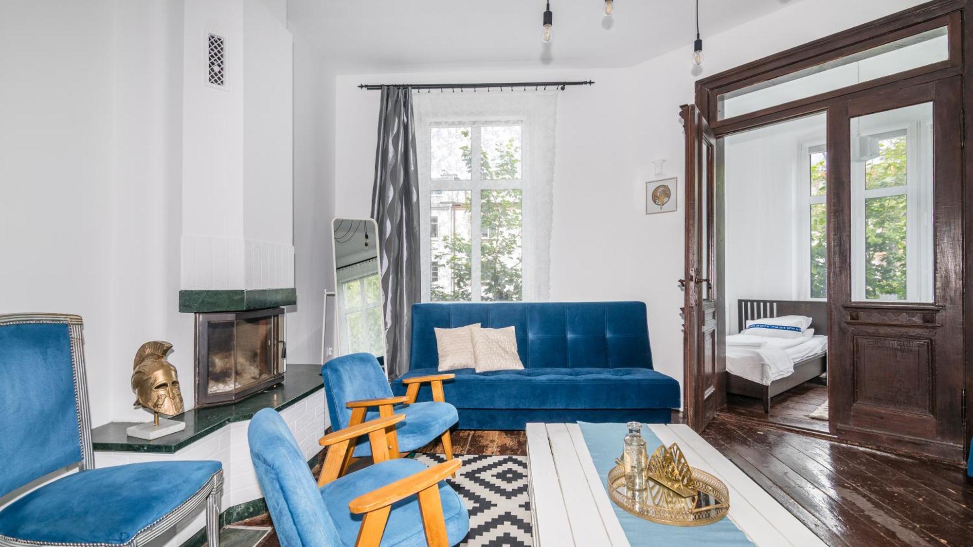 Citystay Retro 5 Min Plaza!
